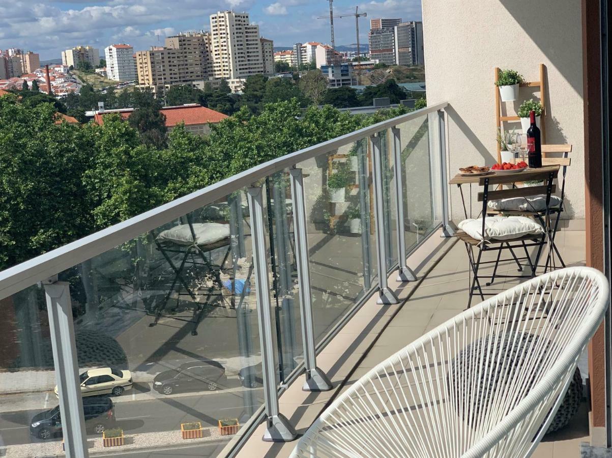 Charming Apartment With Balcony & Pool Lisboa Dış mekan fotoğraf